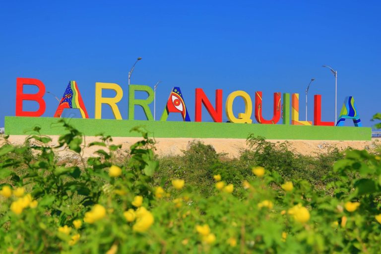 Letras de la ciudad de Barranquilla multicolor