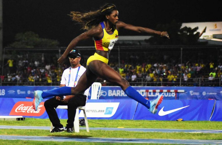 Caterine Ibargüen, en competencia de Salto Triple durante los Juegos Centroamericanos