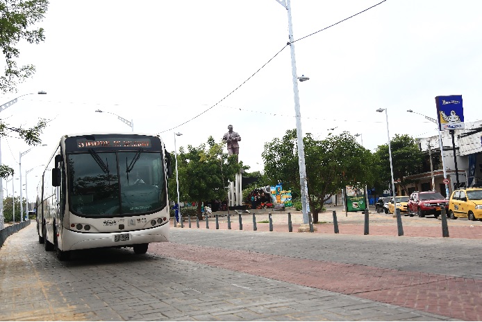 Bus de transmetro sobre carrea 46