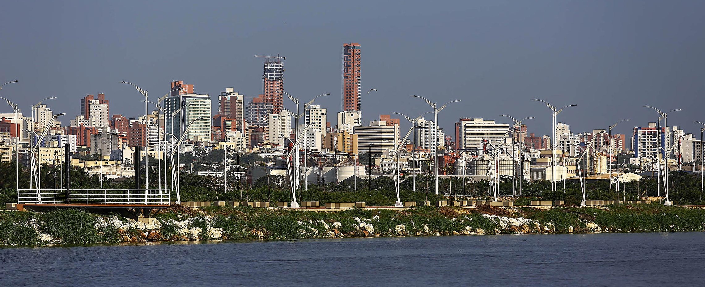 Panorámica de Barranquilla desde el rio