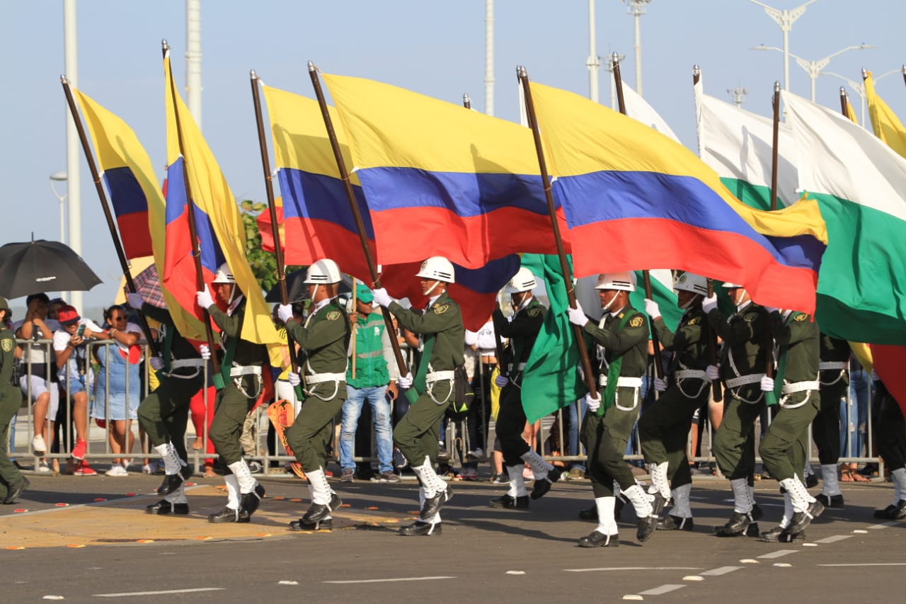 Desfile de policias nacional