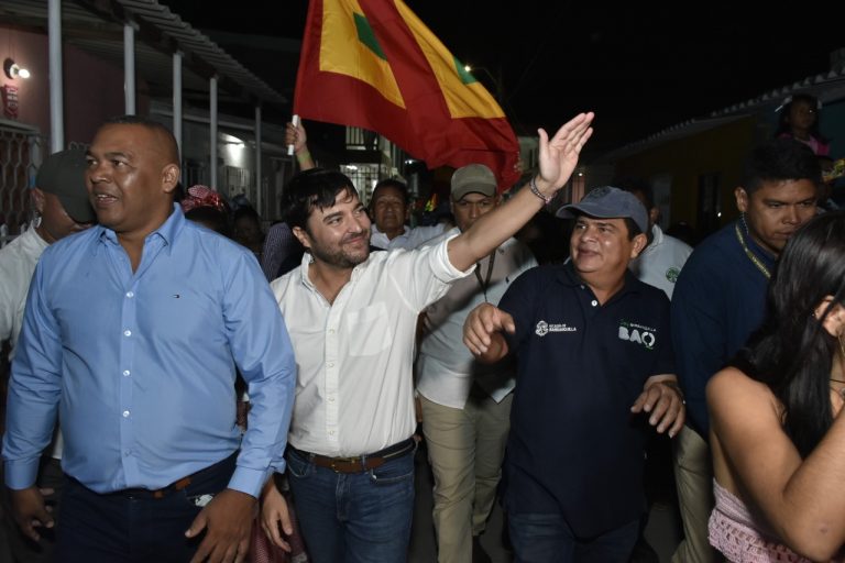 Alcalde durante recorrido de barrios a la obra