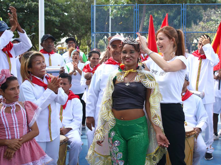 Primera dama durante coronación de su reina Madeleine Consuegra y de su rey Momo Emerson Estrada