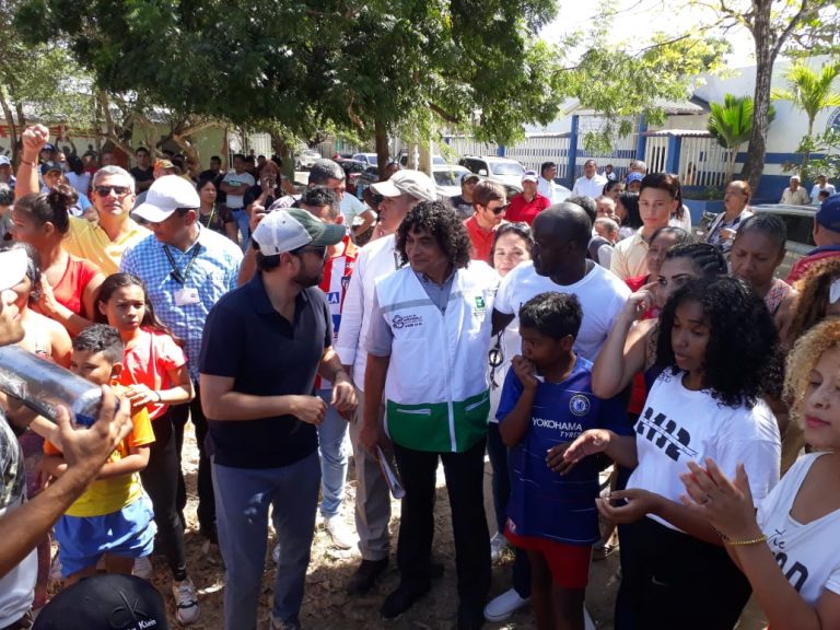 Alcalde visitando barrios de la ciudad