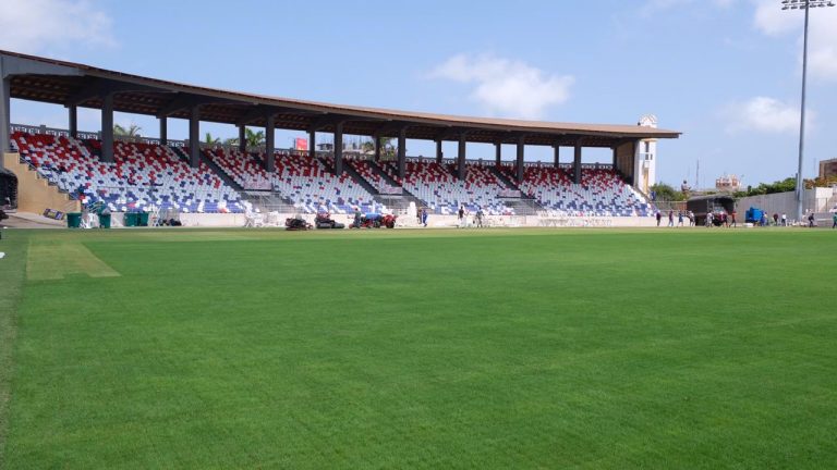 Gramado estadio Romelio Martínez