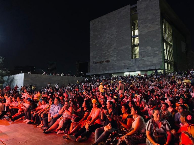 El público, como de costumbre, asistió en gran cantidad a La Noche del Río.