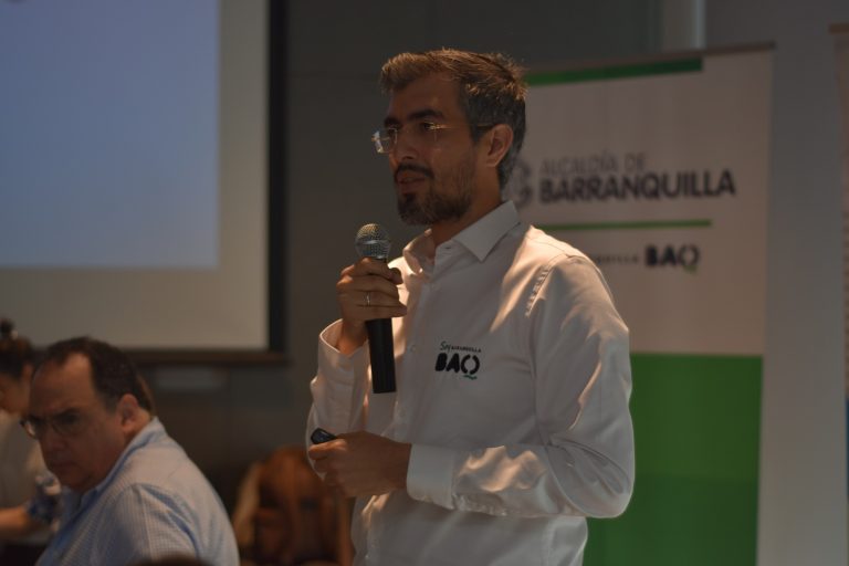 El secretario de Planeación, Juan Manuel Alvarado, estuvo presente en la mesa de trabajo.