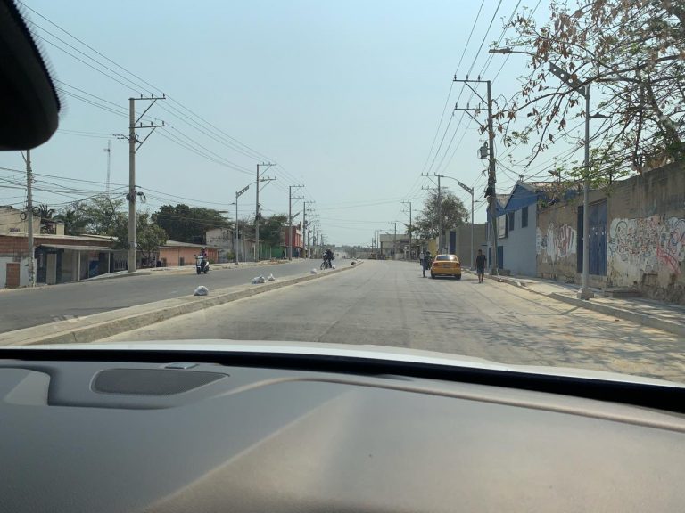 Calles de Barranquilla vistas desde el interior de un carro