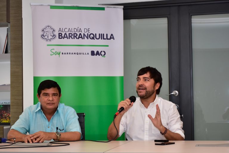 Alcalde y secretario de obras en rueda de prensa