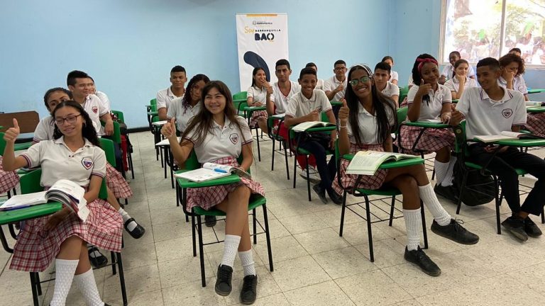 Estudiantes en aula de clases