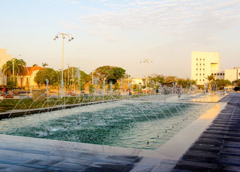 Fuente de agua en plaza de la paz