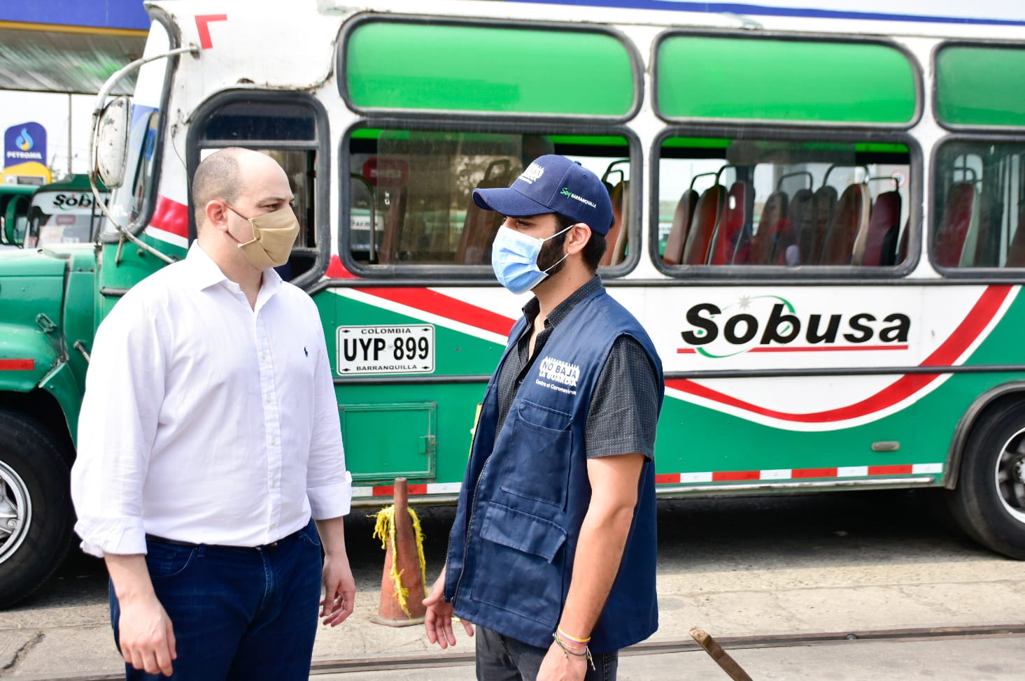 Alcalde Pumarejo frente bus urbano