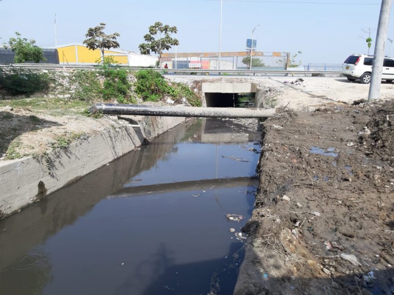 arroyo Villa San Pedro tras la remoción de basuras, escombros y sedimentos. Así debe permanecer.