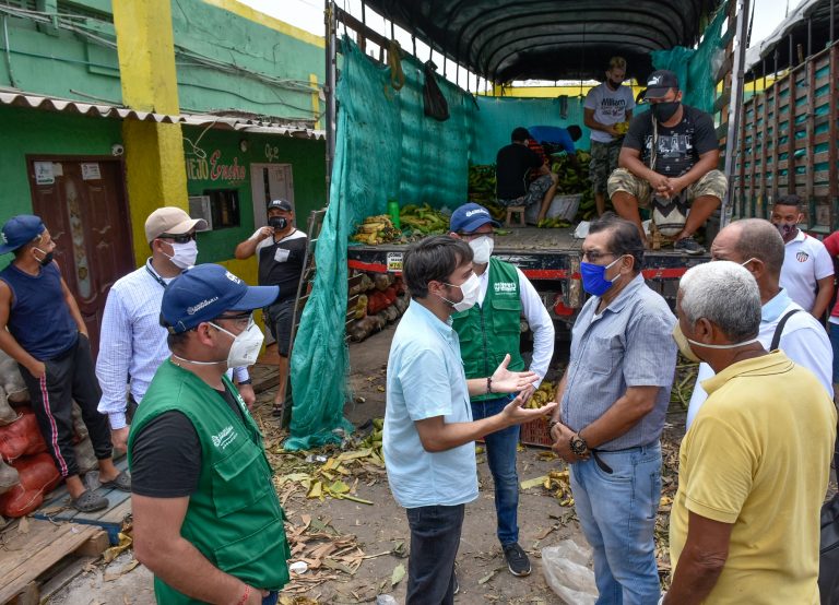 Alcalde reuniod con comerciantes del mercado de Barranquilla