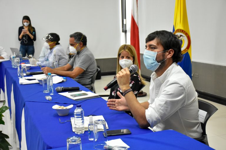 Intervecnión del alcade en  mesa tecnica con gobernación y alcaldes de otras ciudadades