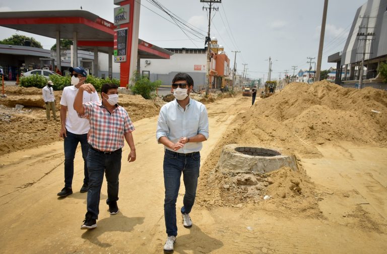 Recorrdio de alcalde en compañia de secretario de obras en obras calle 30