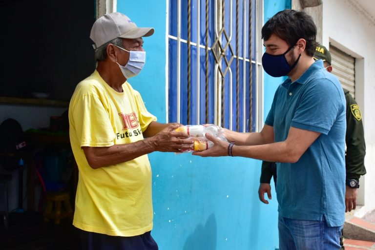 Entrega de medicamentos a adulto mayor