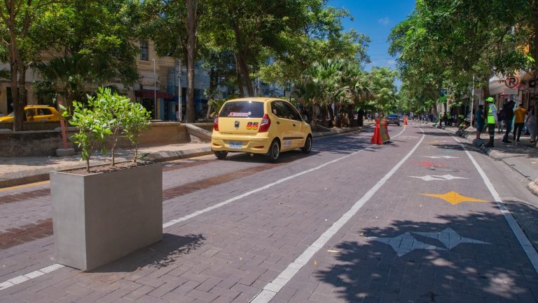 Taxi por el Paseo Bolívar