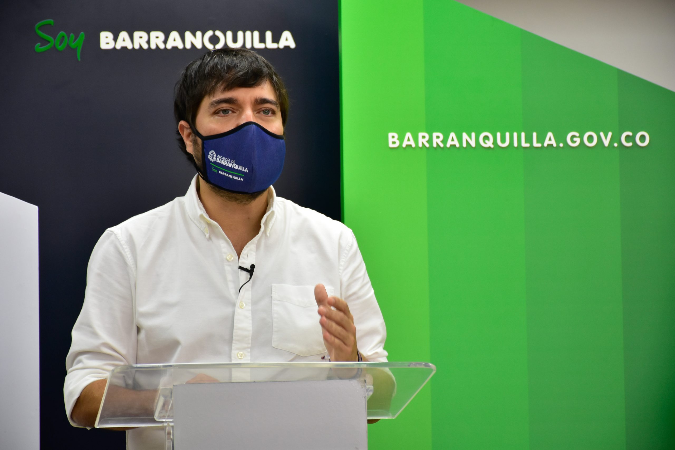 Alcalde Pumarejo dirigiéndose a auditorio