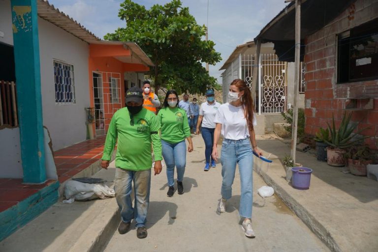 recorrido de recicladores por la calle con primera gestora