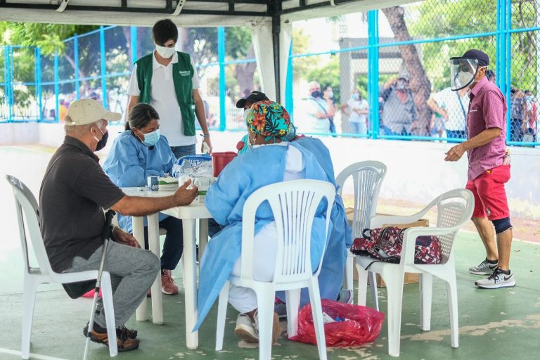 Prueba rapida de covid 19 en parque