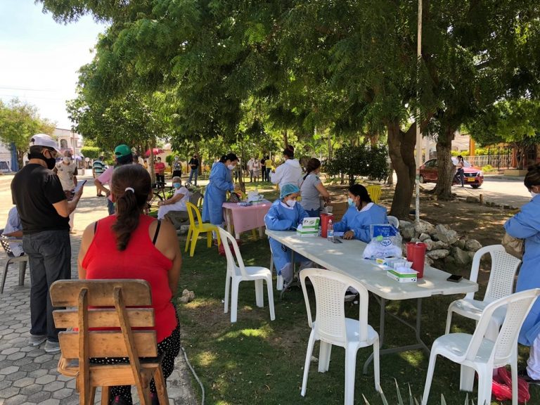 Puesto de vacunación en barrios