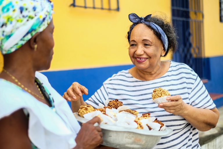 Señora comprando Alegria