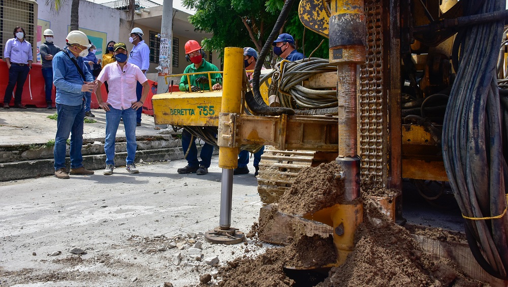 Máquina perfora pavimento