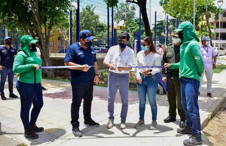 Cortan cinta en parque