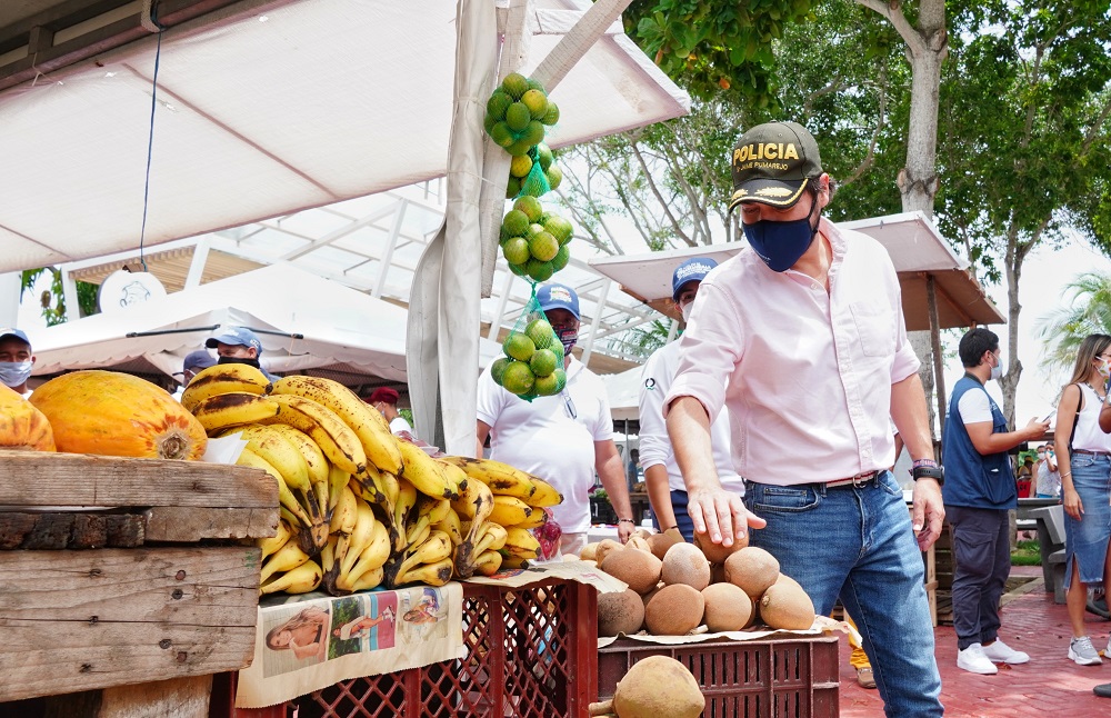 Puesto con frutas