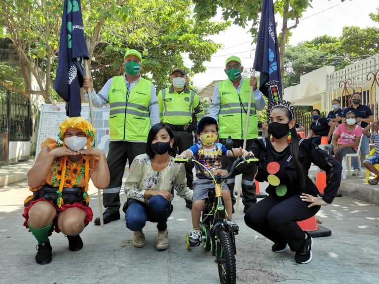 Niños con orientadores viales