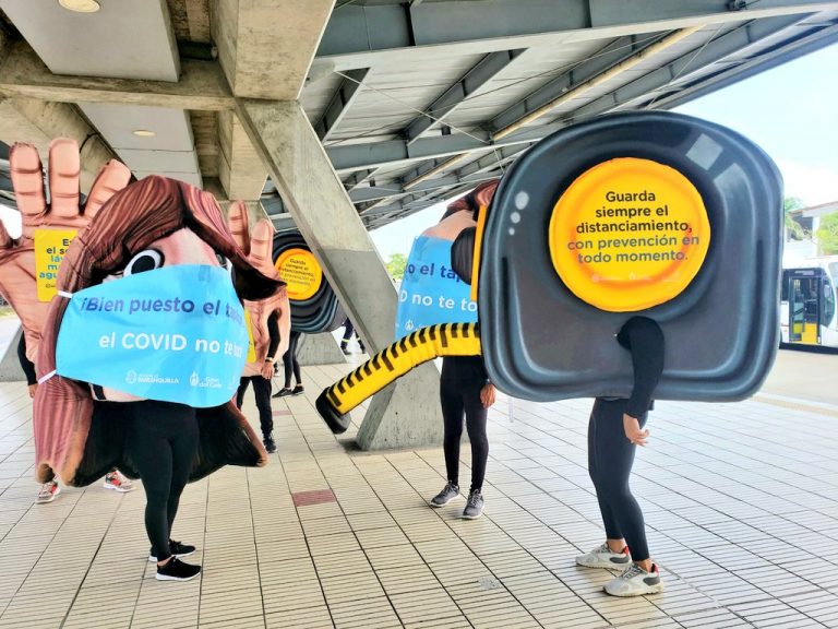 Pedagogia sobre autocuidado en estación de transmetro