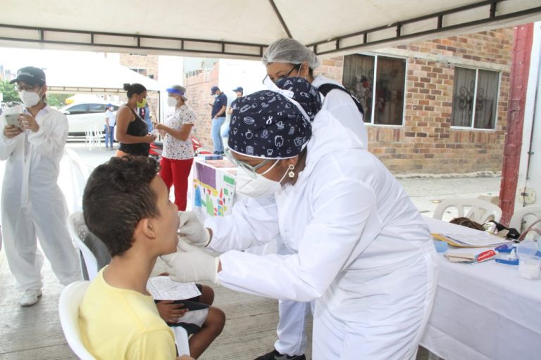 Toma de muestra Covid a niño