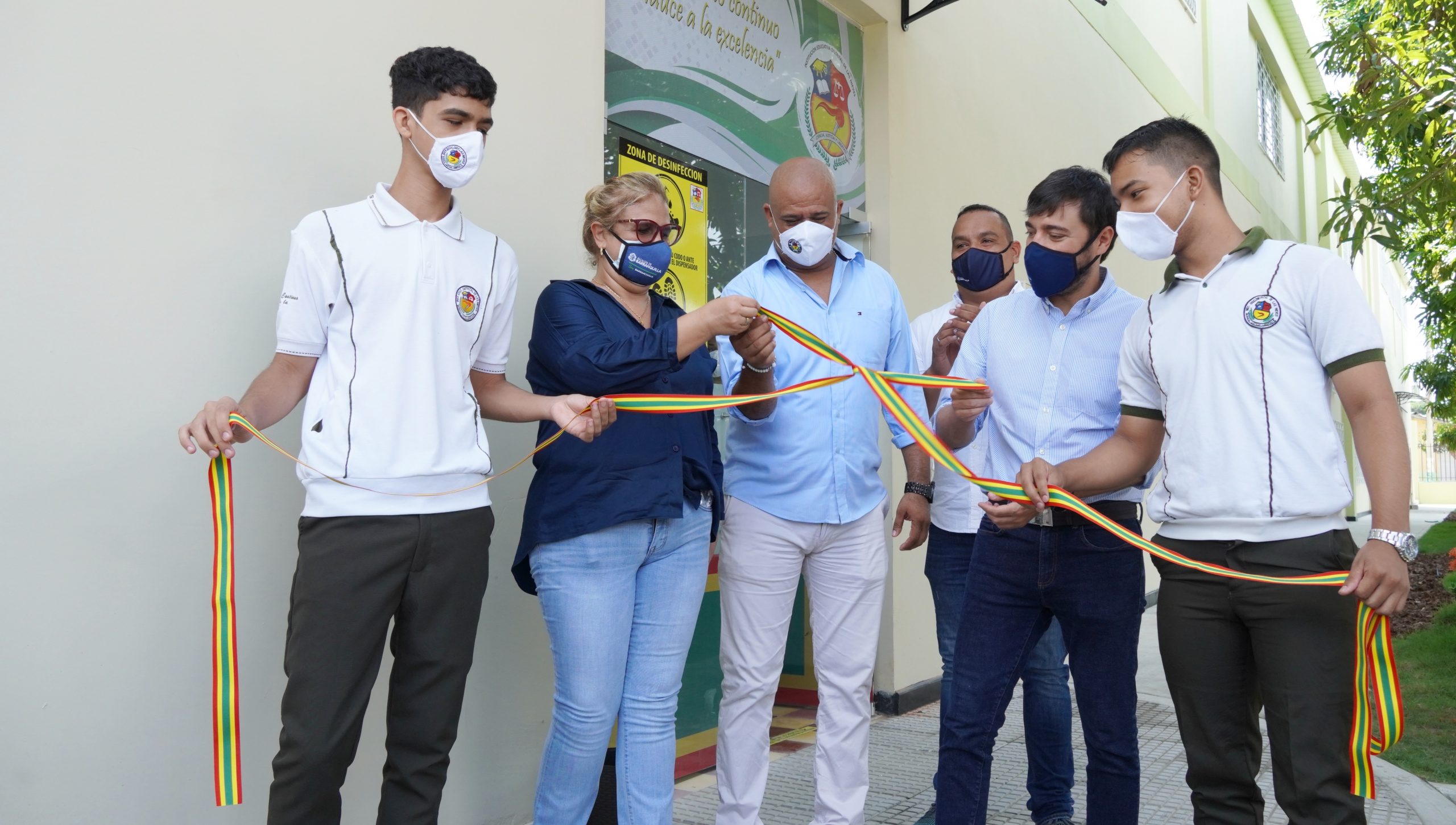 Corte de cinta en colegio Las Nieves