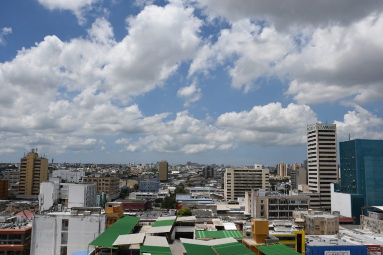 Panorámica cielo y edificios Barranquilla