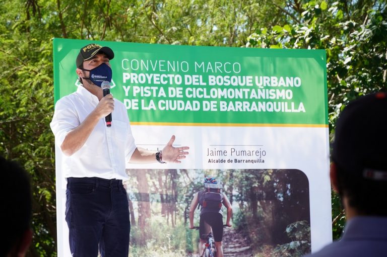 Alcalde Jaime Pumarejo, hablando sobre el proyecto del Bosque Urbano.