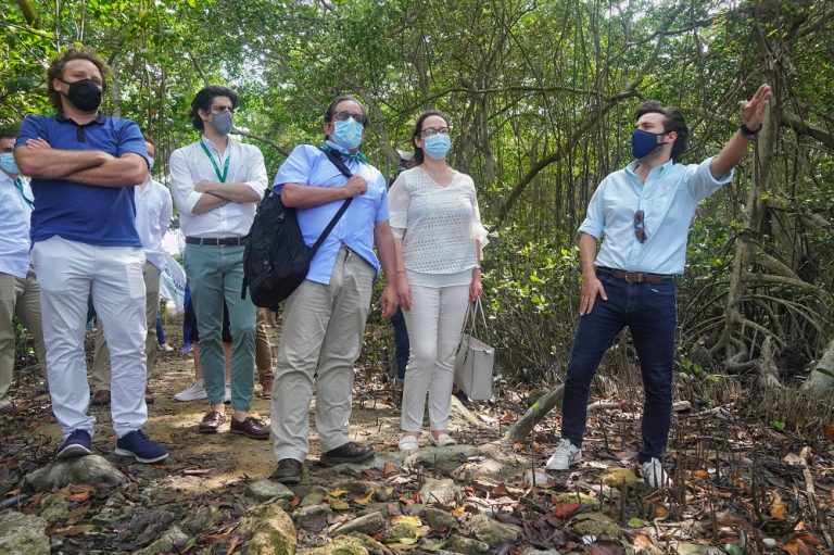 Alcalde Pumarejo visitando Ciénaga de Mallorquín