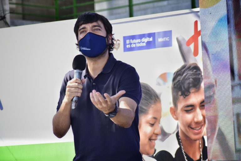 Alocución alcalde Pumarejo  en colegio