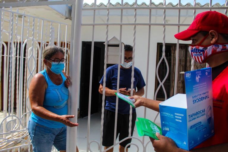 Entrega de mascarillas a ciudadanos