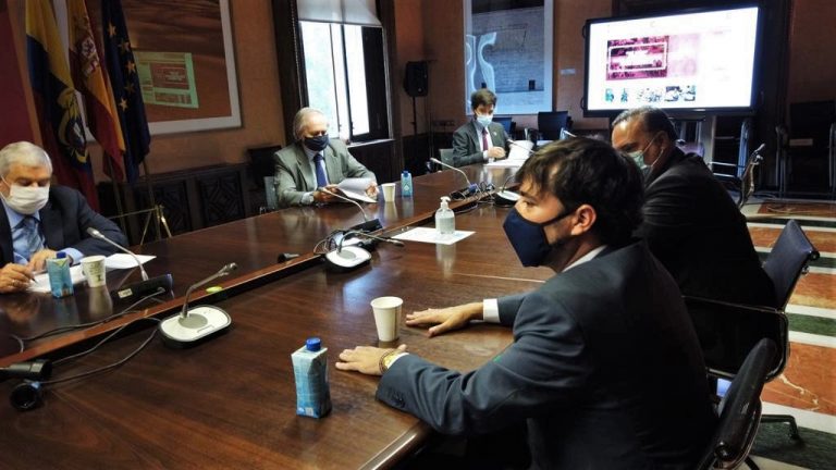 Alcalde Pumarejo en Madrid - Donación migrantes AECID