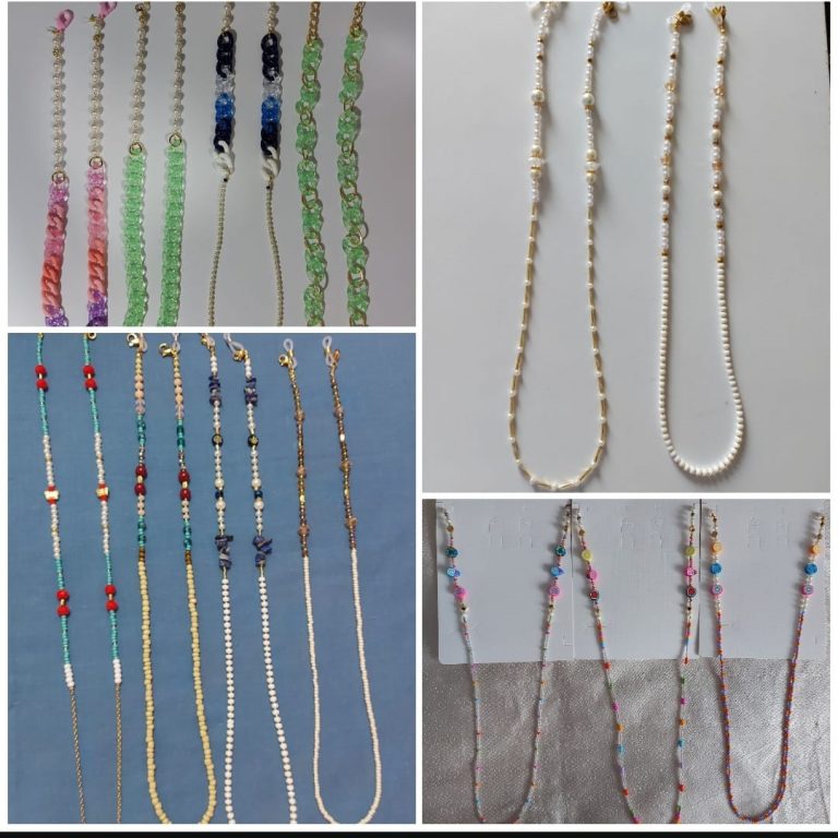 Diferentes collares en mostacilla