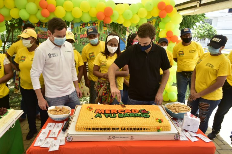 El alcalde (e), Alfredo Carbonell, y el secretario de Control Urbano y Espacio Público, Angelo Cianci en celebración.