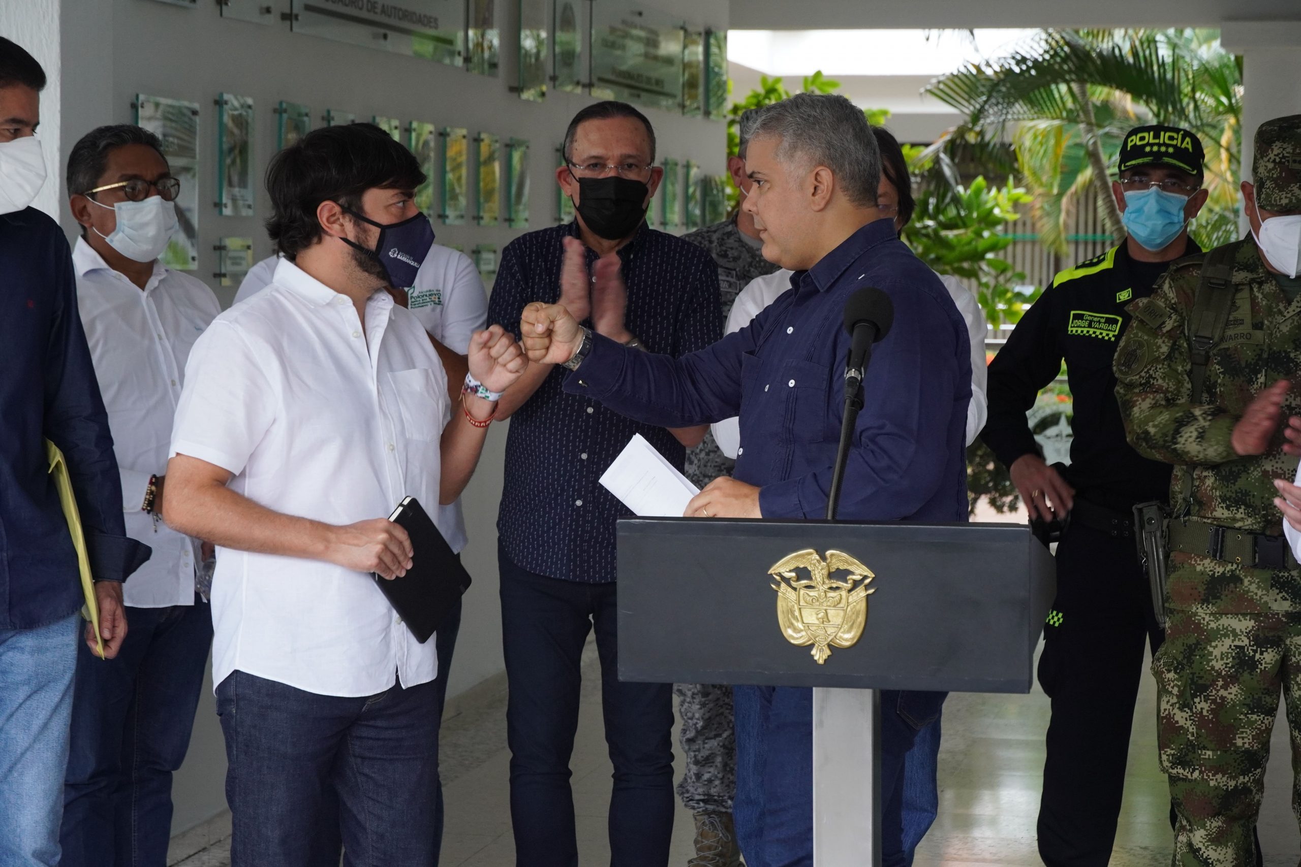 Alcalde Pumarejo dialogando con el Presidente Duque