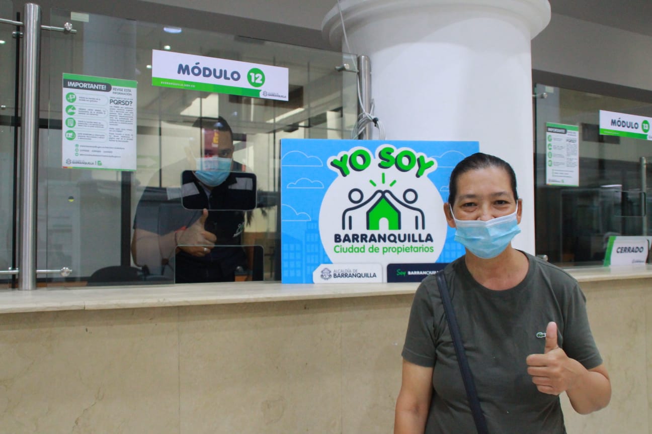 Ciudadana en módulo de atención de sede Paseo Bolívar.