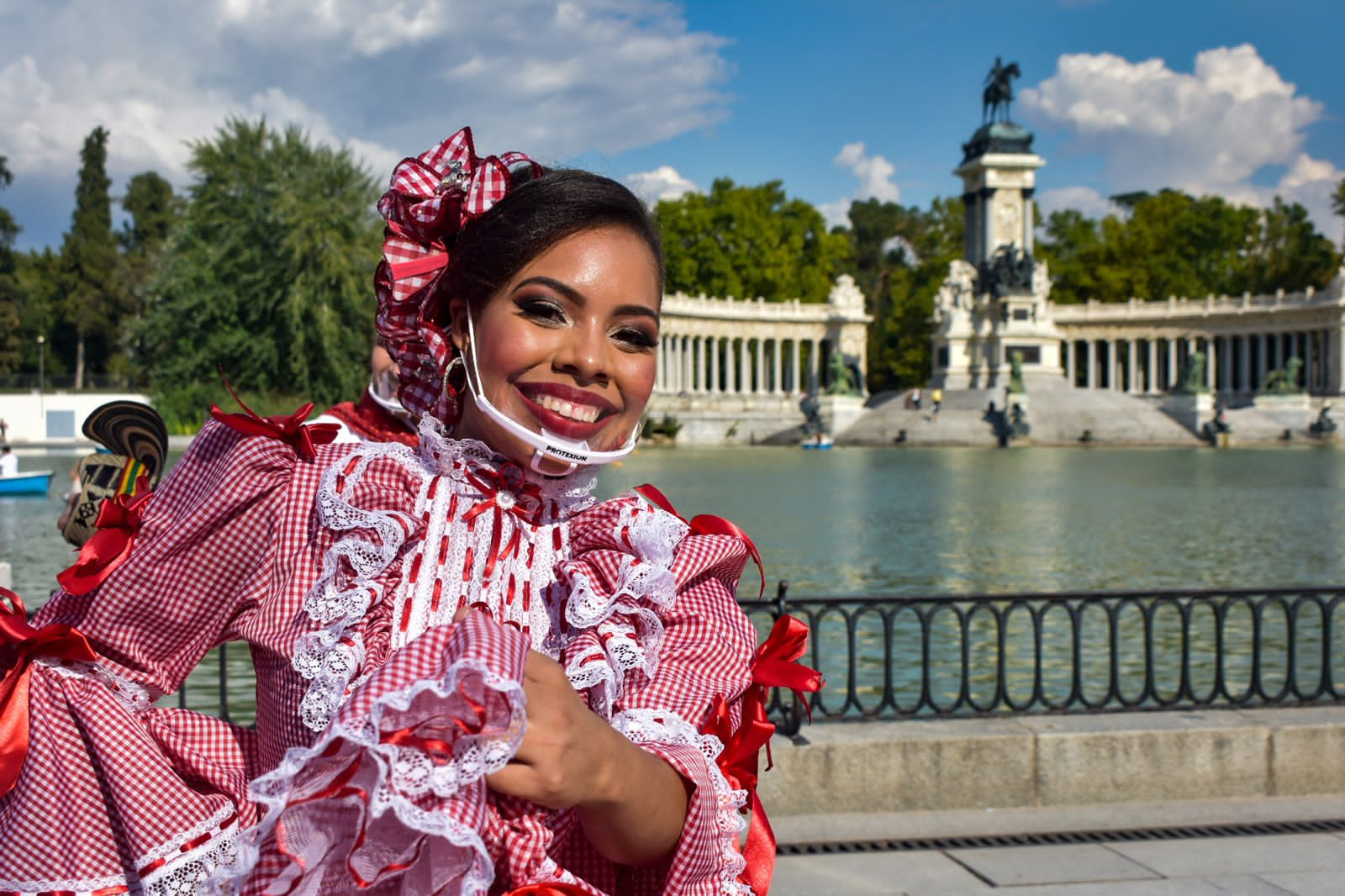 Bailarina de cumbia en Madrid.