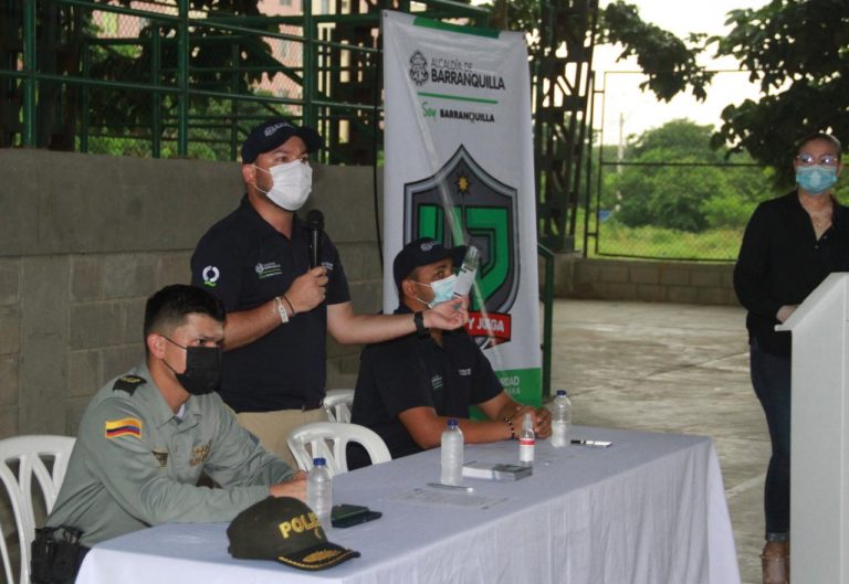 Jefe de la Oficina para la Seguridad y Convivencia Ciudadana hablando en evento.