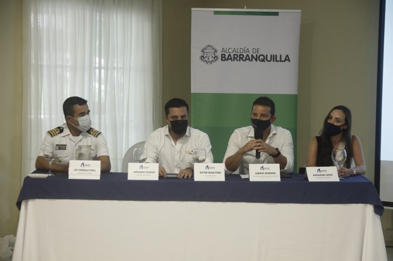 Gabriel Berdugo, secretario de Recreación y Deportes y Kathy López, jefa de la Oficina de Turismo en rueda de prensa.