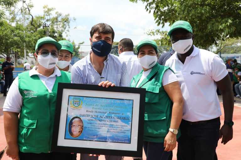 Alcalde con miembros del voluntariado ‘Soy Barranquilla’, de la Oficina de Participación Ciudadana