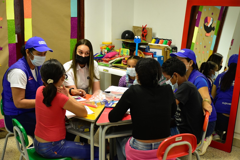 Secretaria de Gobierno dialogando con jóvenes