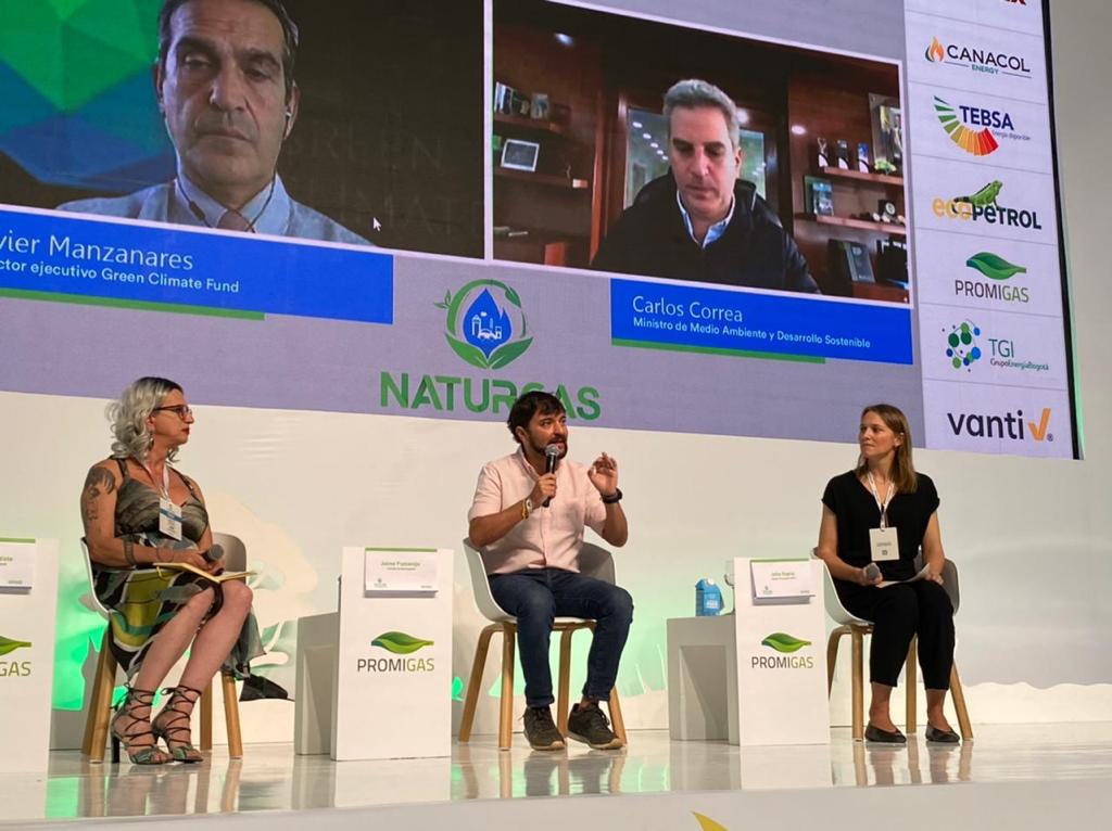 Alcalde Pumarejo hablando en congreso de Naturgas